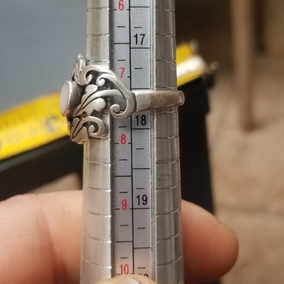 Mother of Pearl and Sterling Silver Ring - Picture 3 of 5